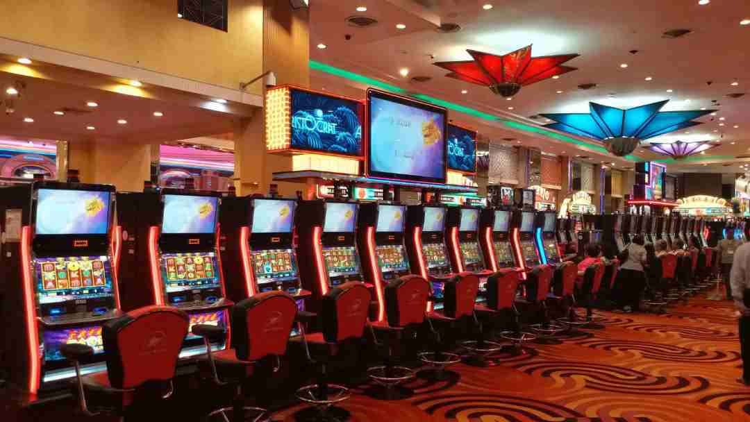 Hàng trăm máy slot game tại Crown Casino Poipet bố trí phục vụ người chơi